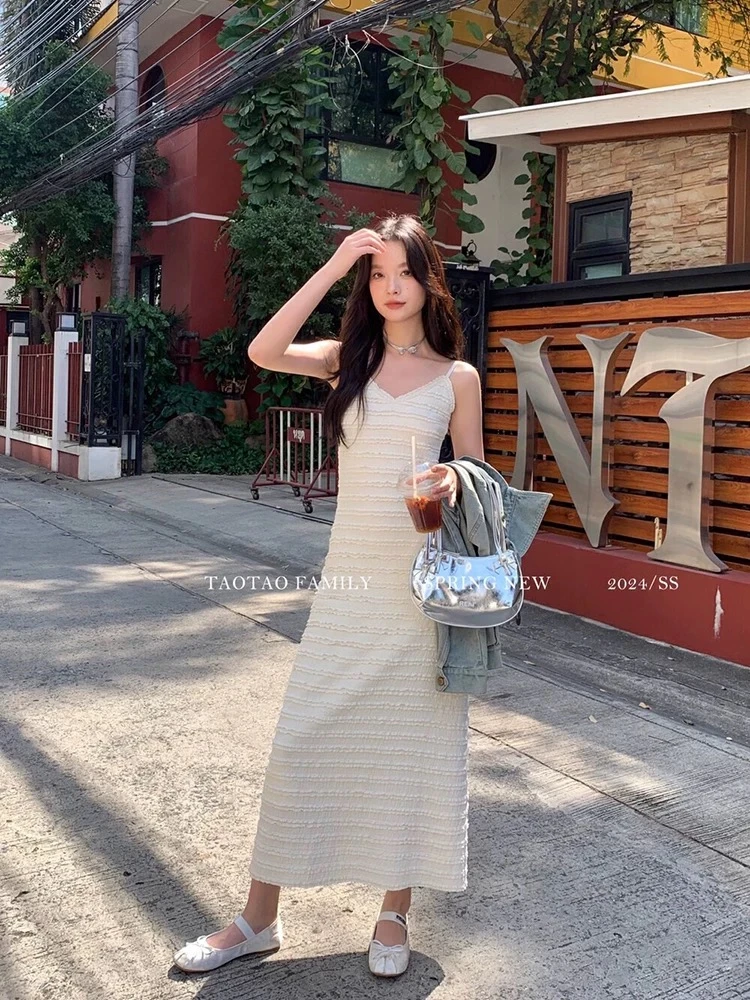 2025 V领 夏款韩系气质重工艺镂空直筒百搭中长款吊带连衣裙
