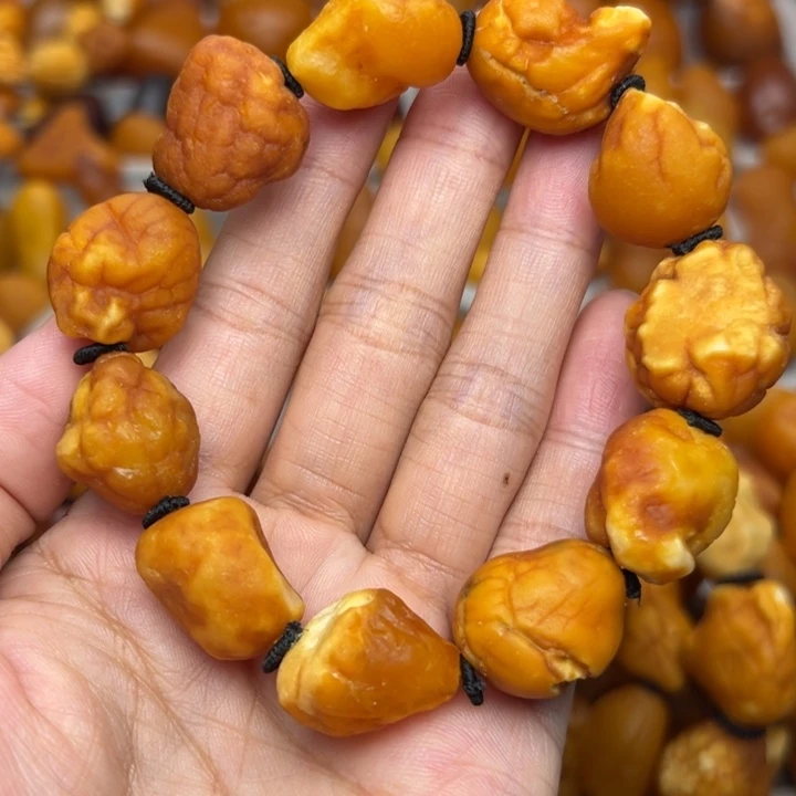 琥珀未镶嵌颈饰天然蜜蜡