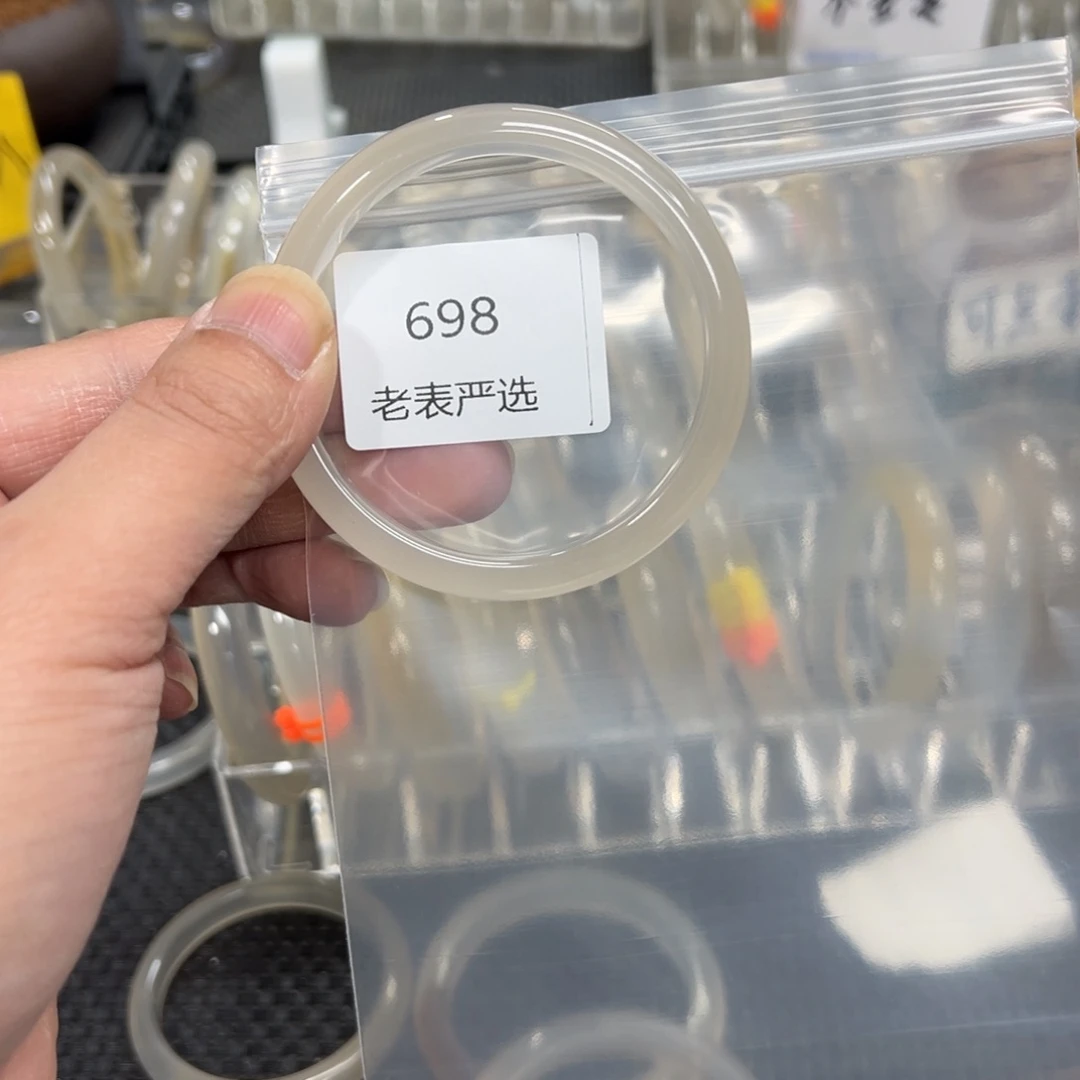 玛瑙/玉髓手镯未镶嵌给****柿59有纹