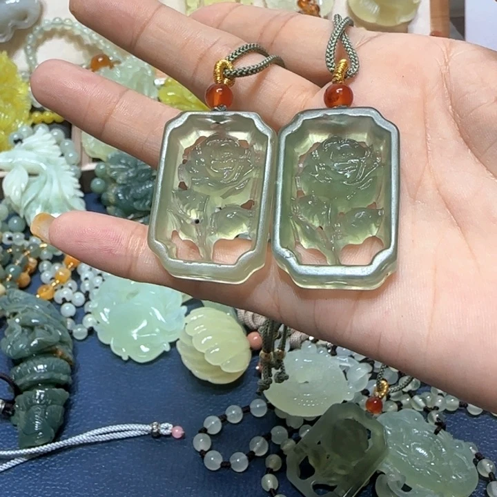 未镶嵌蛇纹石玉吊坠巫*美