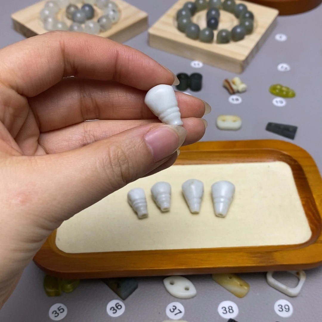 蛇纹石玉配饰合金兜***儿