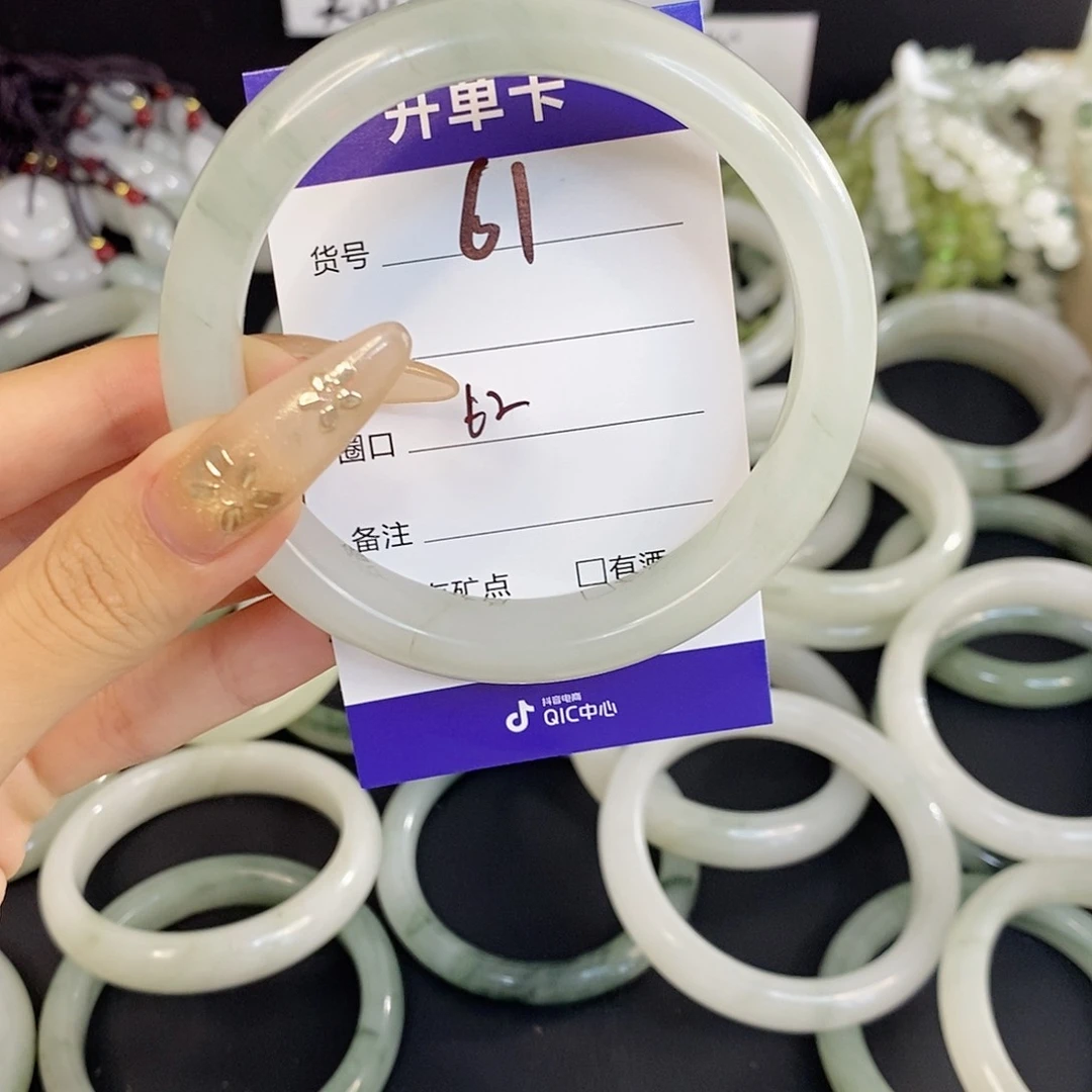 未镶嵌手镯石英质玉