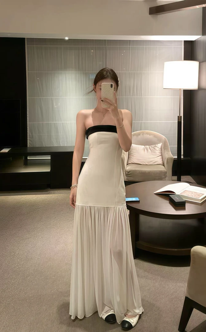 法式辣妹气质一字肩露肩抹胸上衣连衣裙女春季新款设计感显瘦长裙