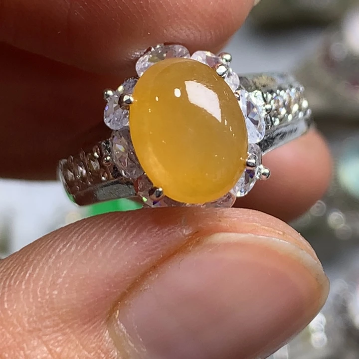 翡翠未镶嵌戒指铜托，卖裸石，需要二次镶嵌