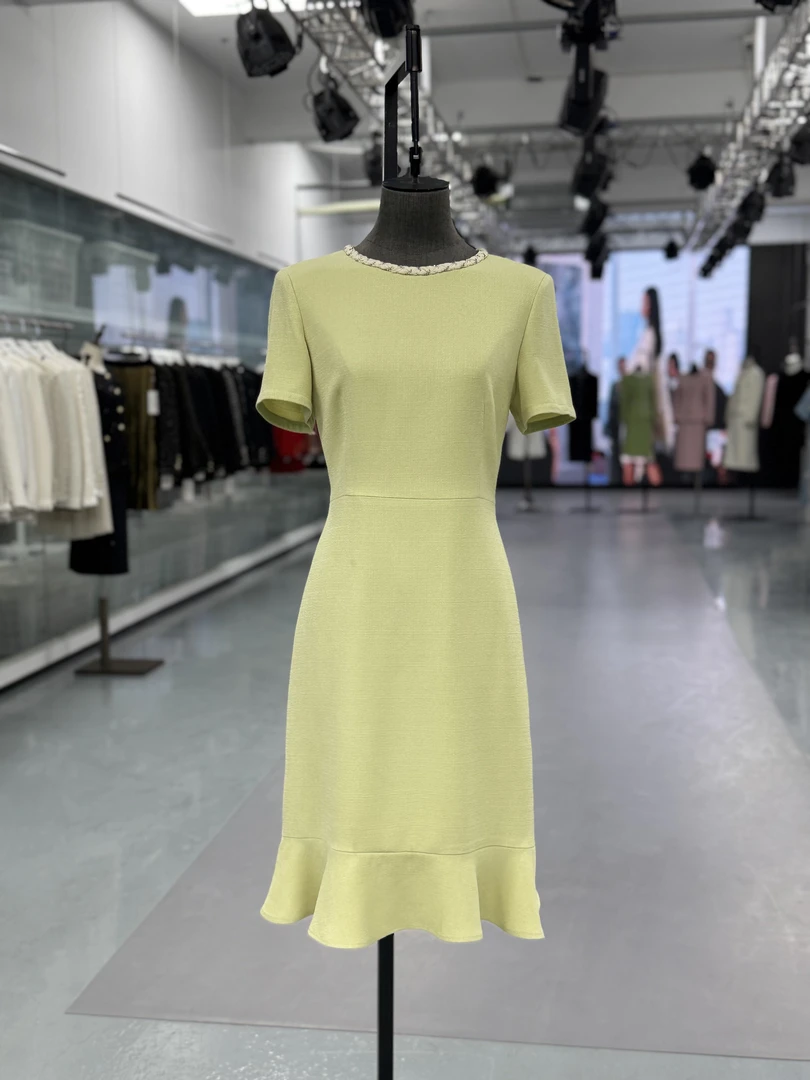 剀剀莉 夏季（夏日抹茶）绿色醋酸圆领重工手工花边鱼尾小香连衣裙