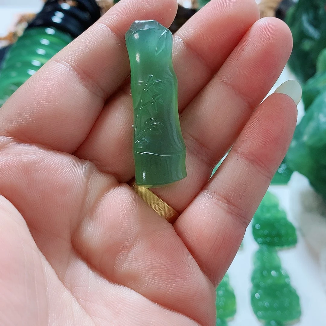 蛇纹石玉未镶嵌挂件