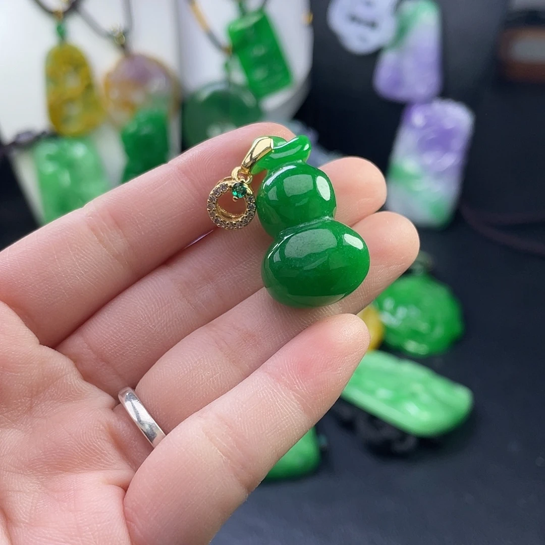 翡翠未镶嵌吊坠(赠链)