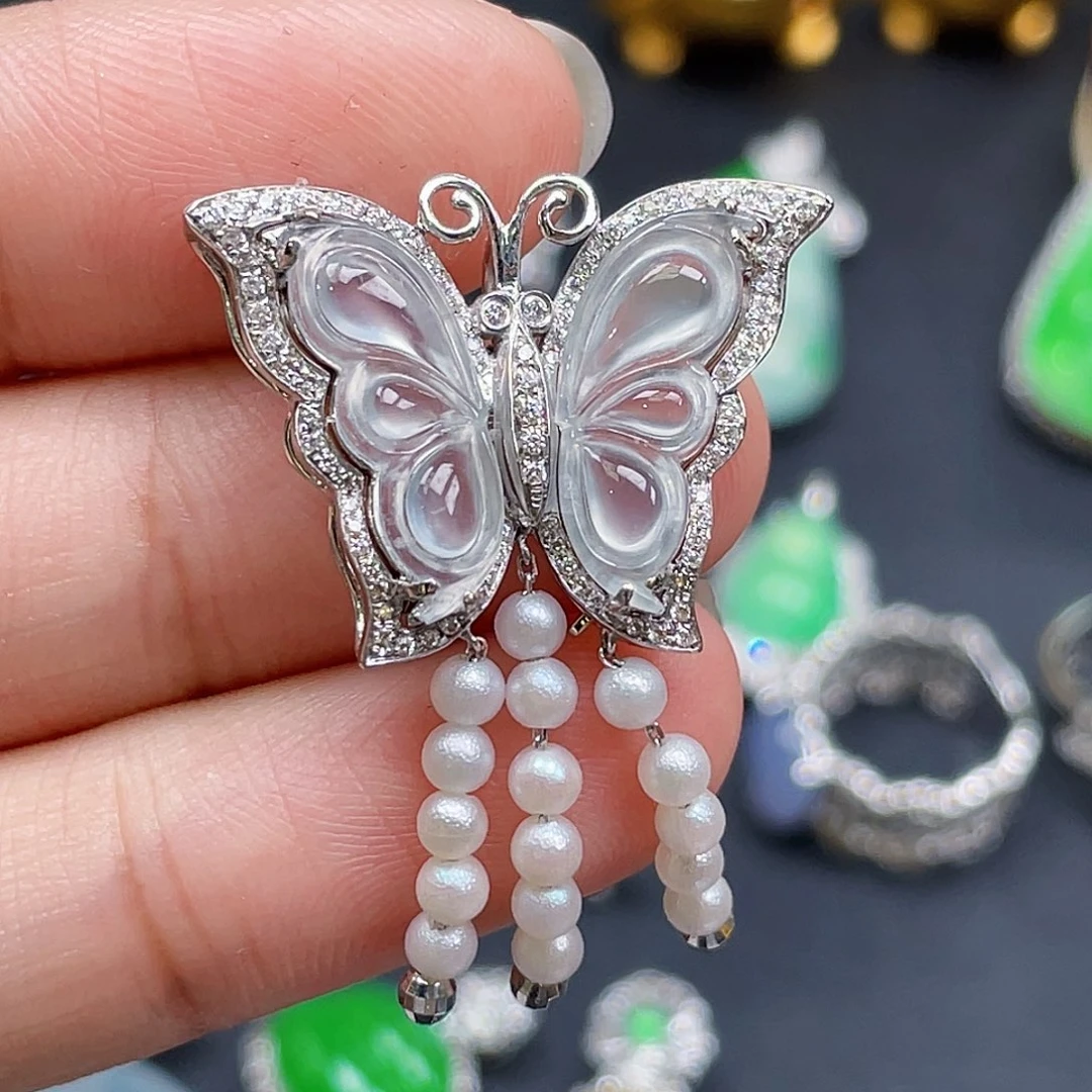 翡翠18K金镶嵌颈饰蝴蝶