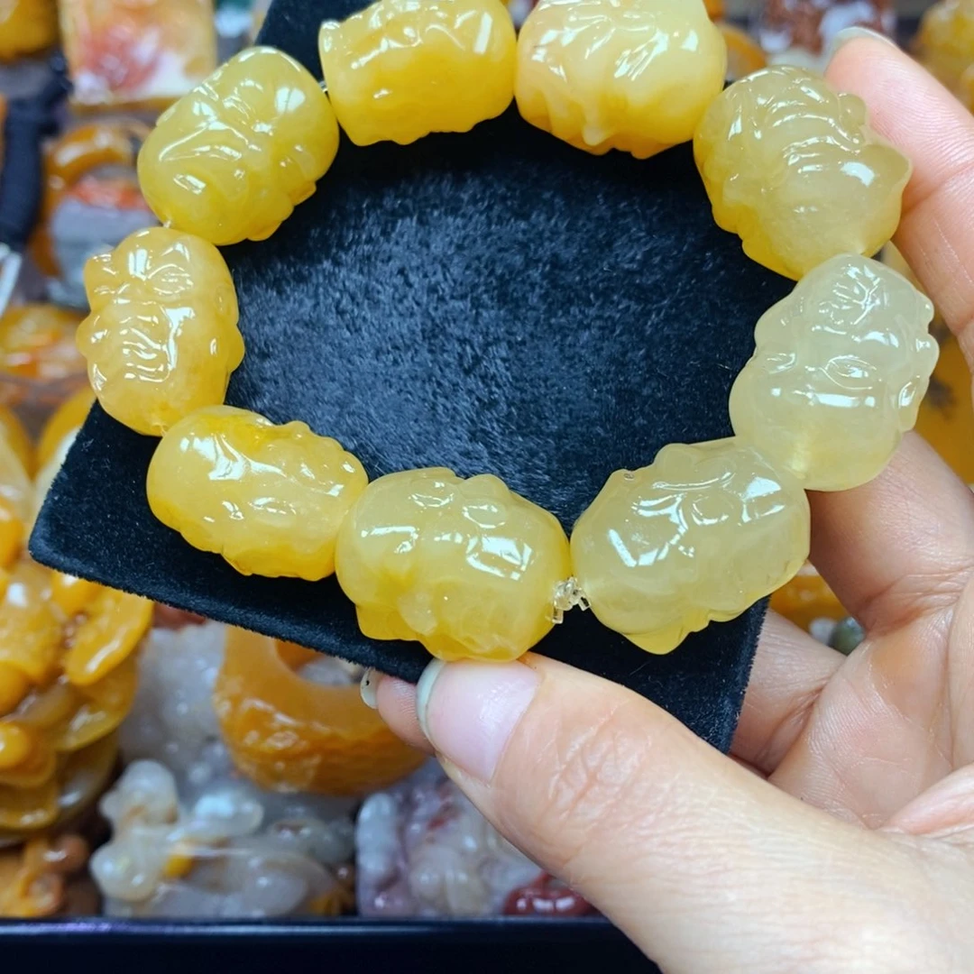 未镶嵌石英质玉（黄龙玉）颈饰