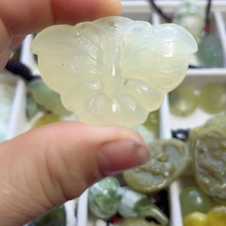 未镶嵌蛇纹石玉吊坠(不含链)