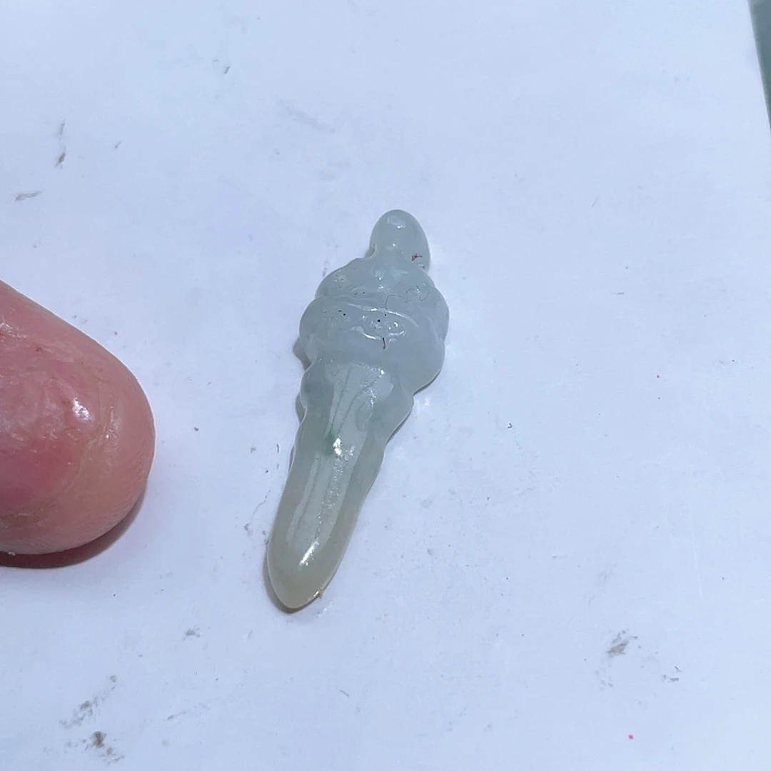 翡翠未镶嵌颈饰这