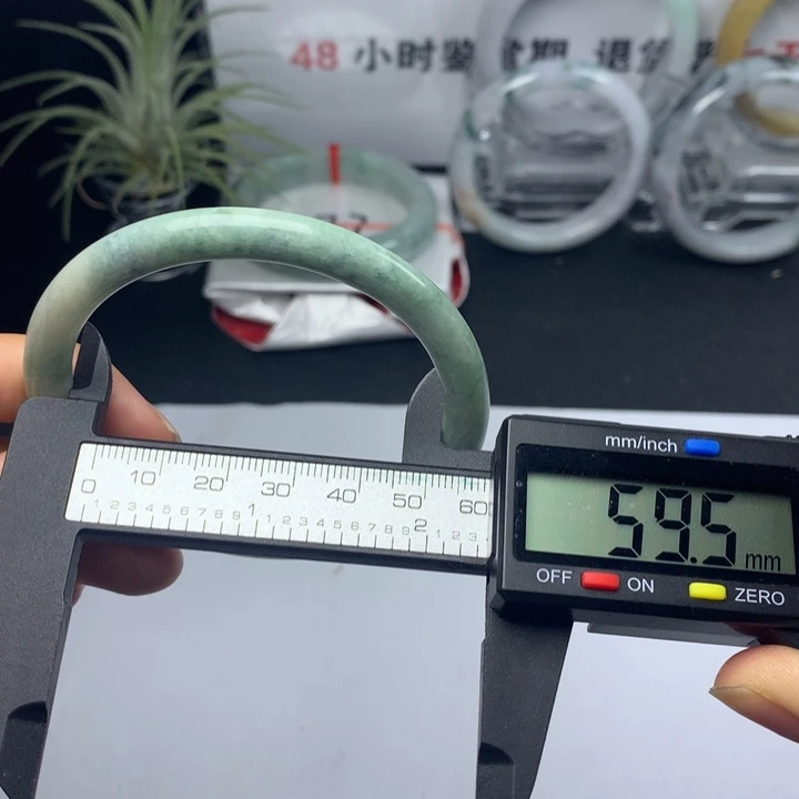 未镶嵌手镯翡翠100