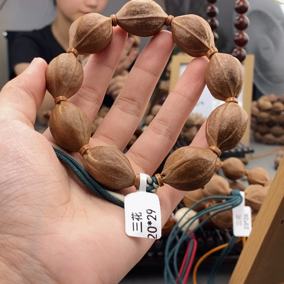 手串橄榄核不**往梅林铁