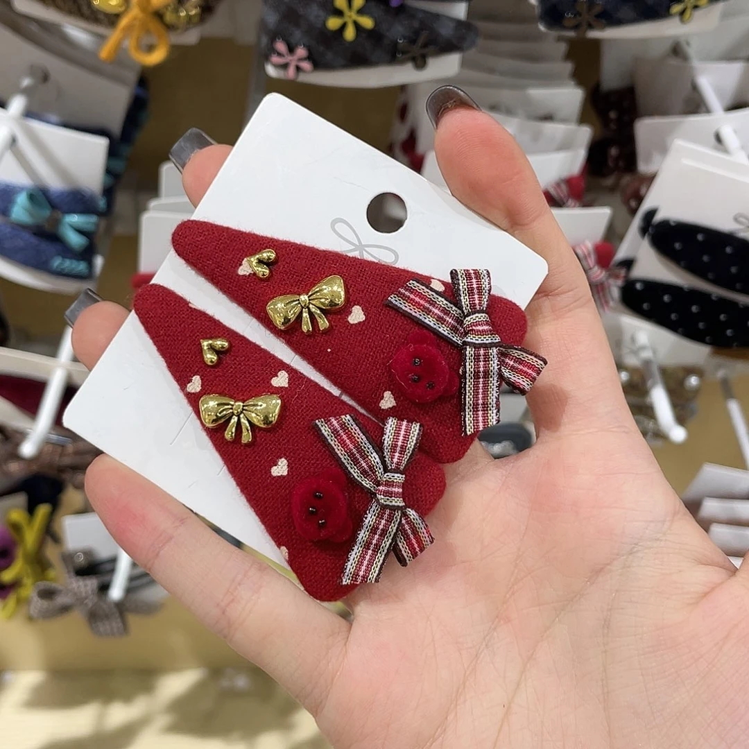 硅胶非金属红色大三角小熊