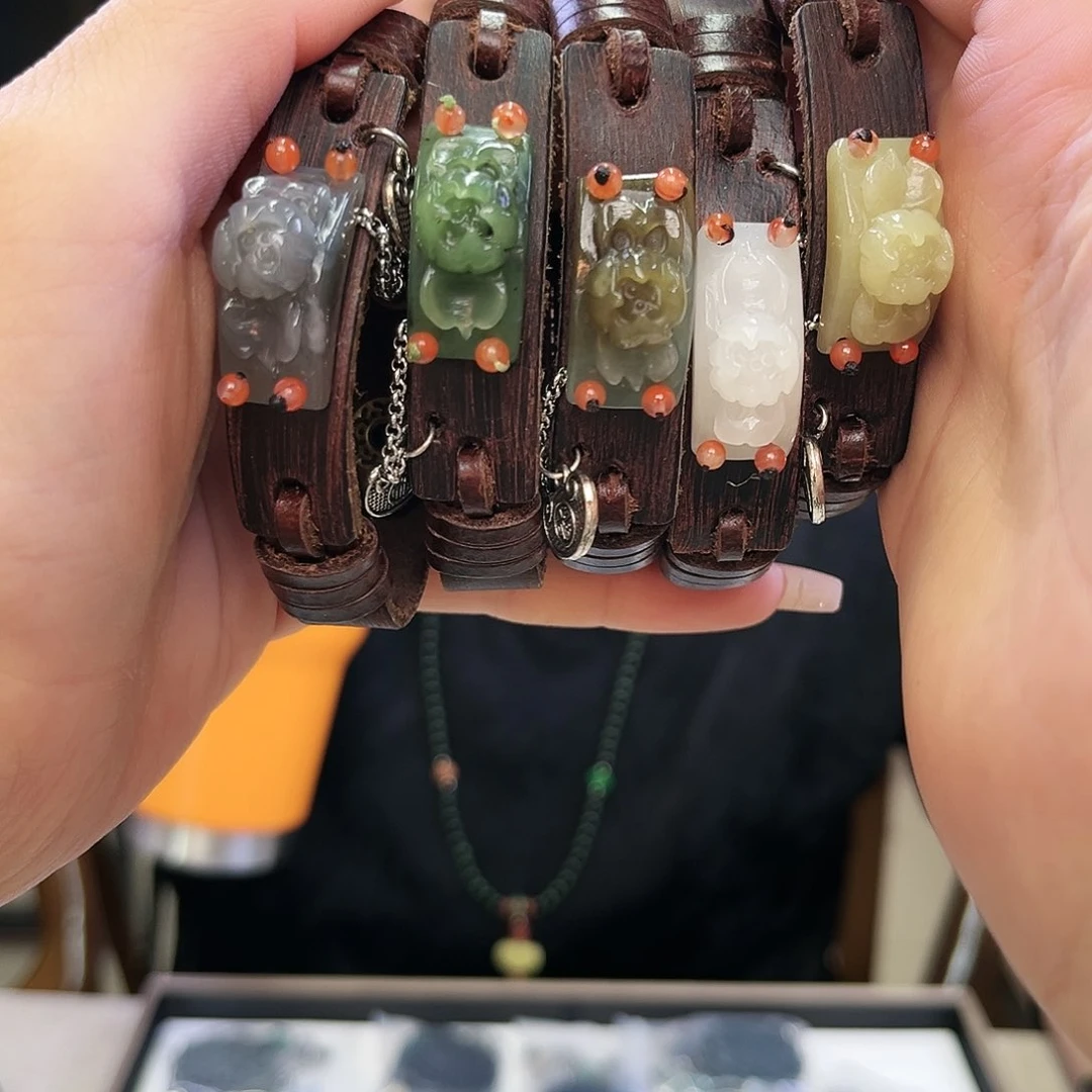 和田玉手链未镶嵌牡丹皮带发其一