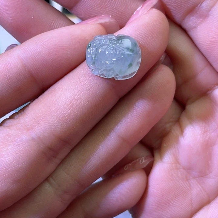 翡翠裸石基***领天然翡翠貔貅