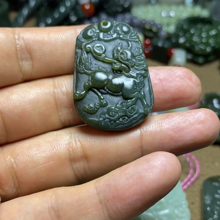 颈饰未镶嵌和田玉