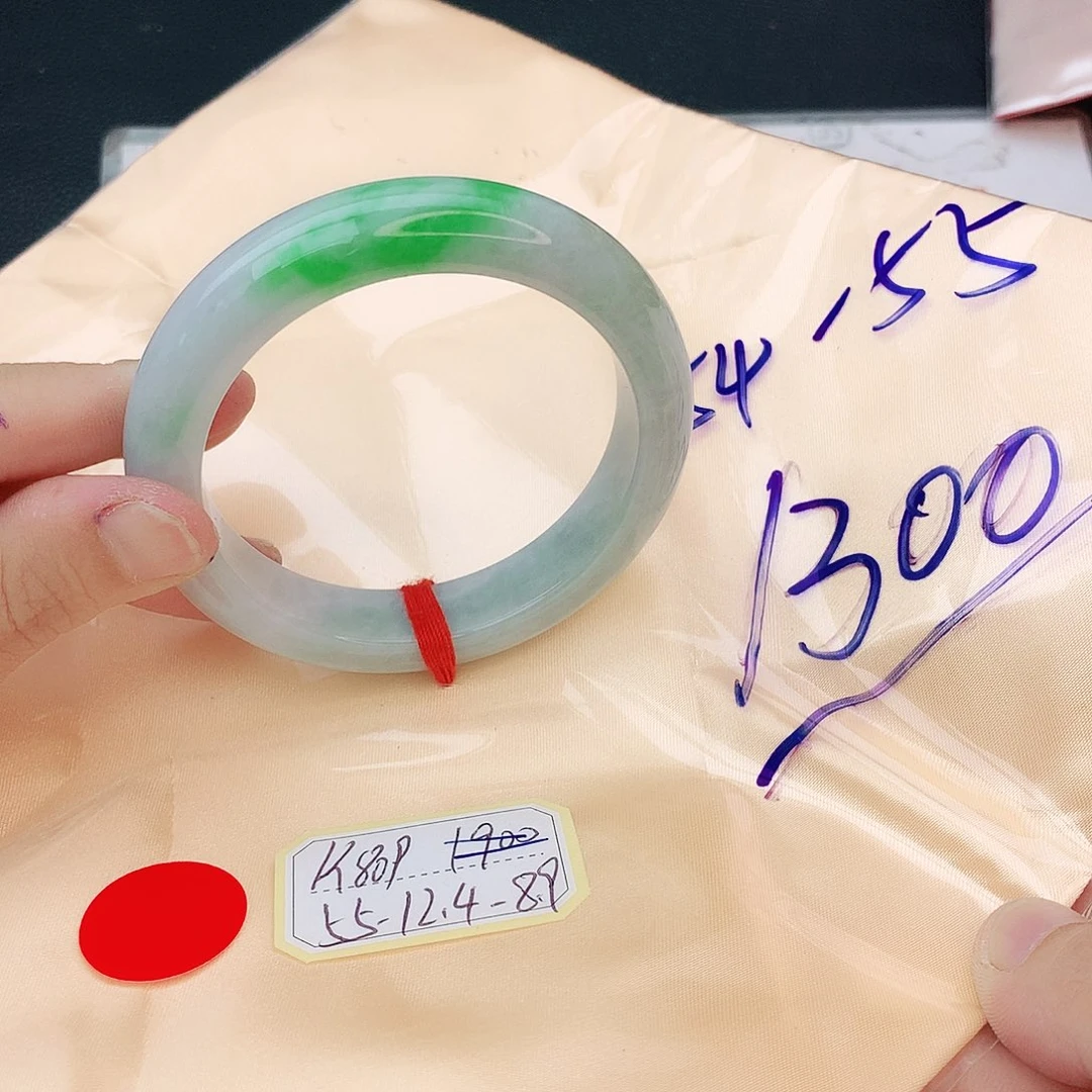 翡翠手镯未镶嵌翡翠