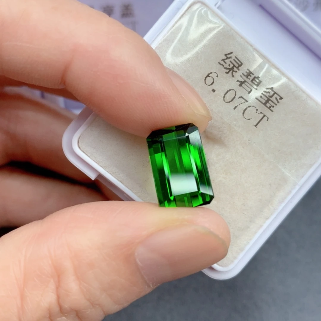 6.07克拉裸石未镶嵌绿色碧玺