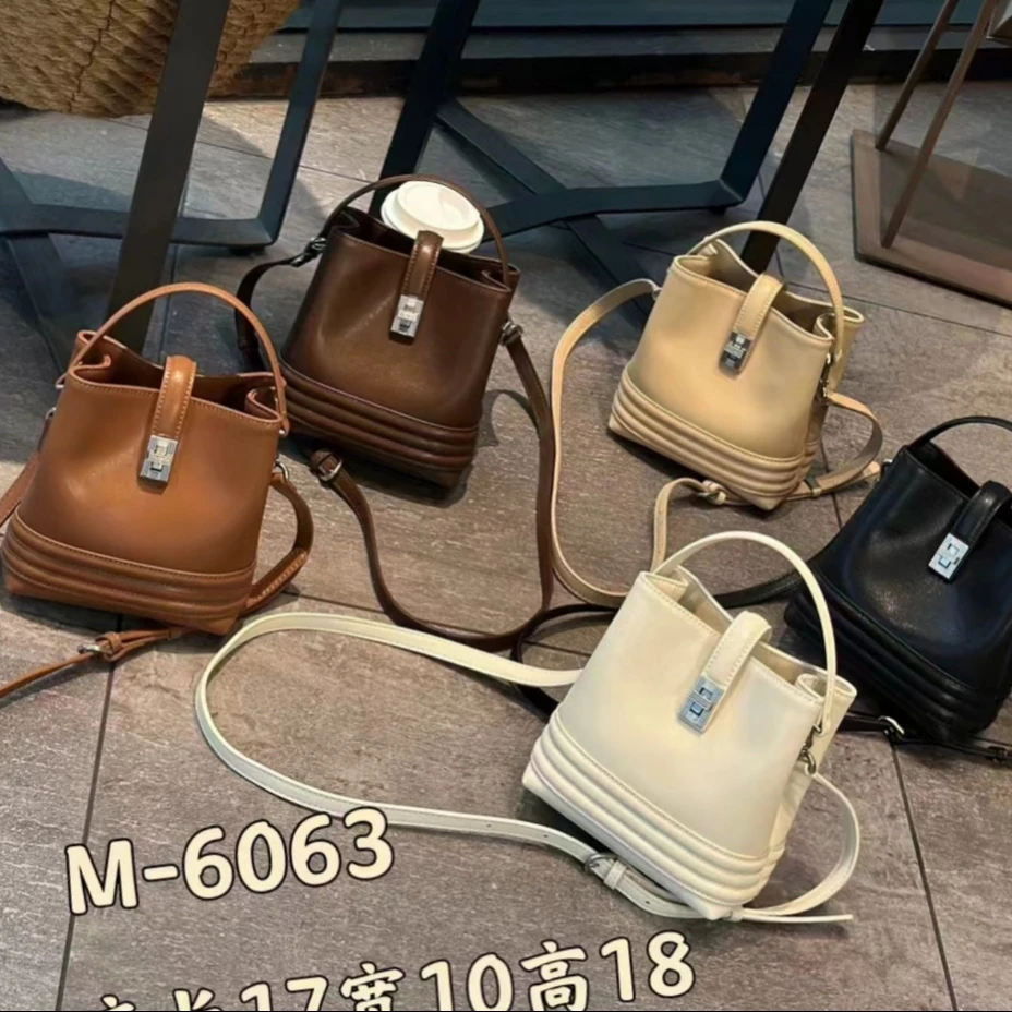 小河家牛皮手提斜挎水桶包6063