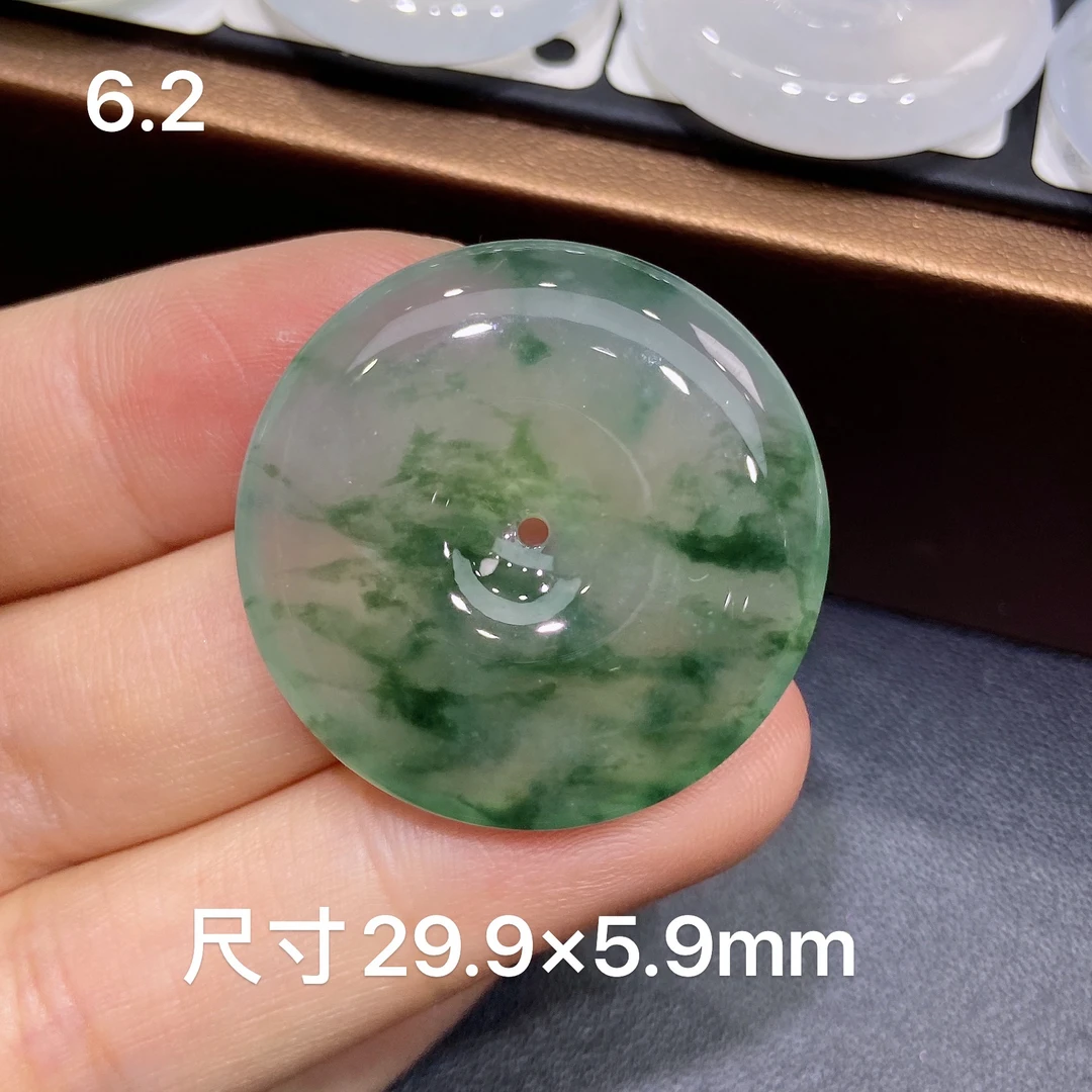 缅甸天然A货翡翠，冰种晴绿底飘意境绿花平安扣吊坠，精美时尚大气L