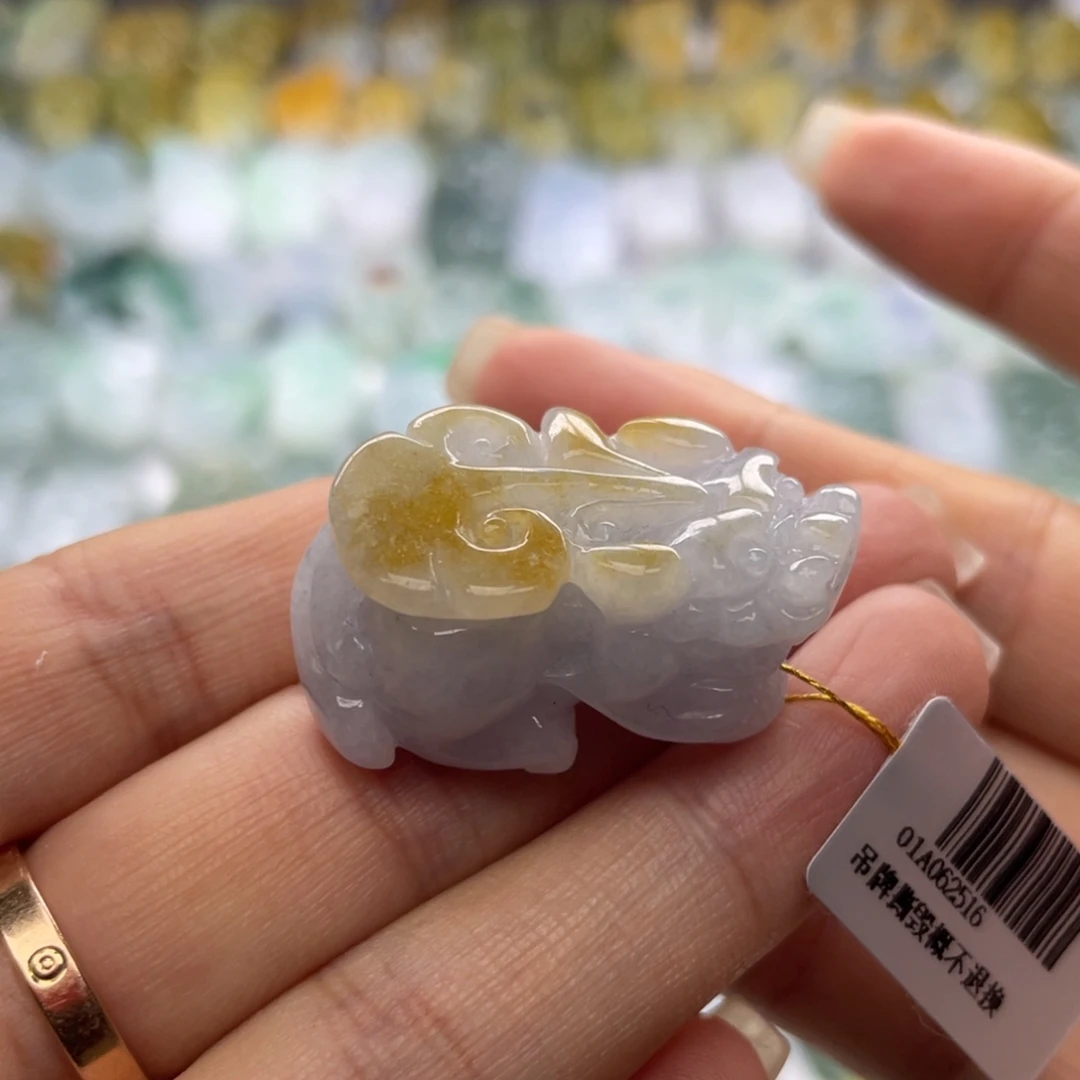 翡翠未镶嵌颈饰貔貅