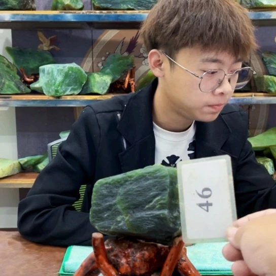 未镶嵌蛇纹石玉原石