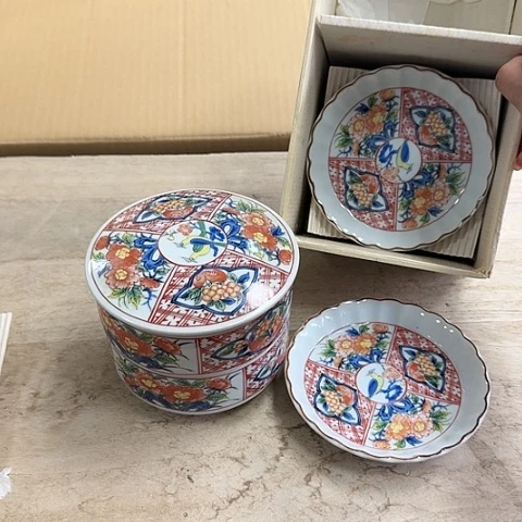 精品瓷器。