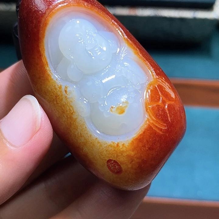 向***年颈饰未镶嵌和田玉