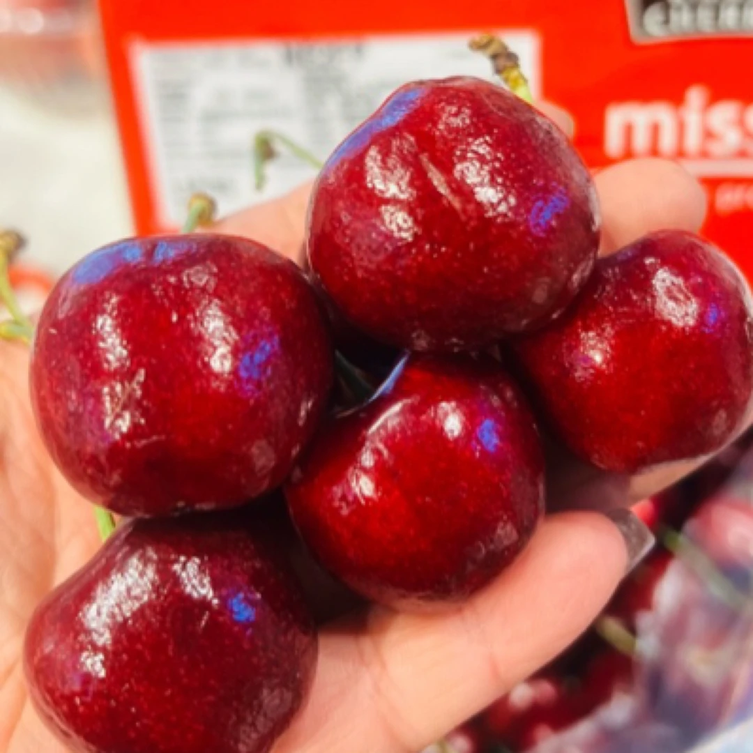 智利Miss.O车厘子3JD脆甜爆汁 入口很惊艳，一箱5斤。带手提袋