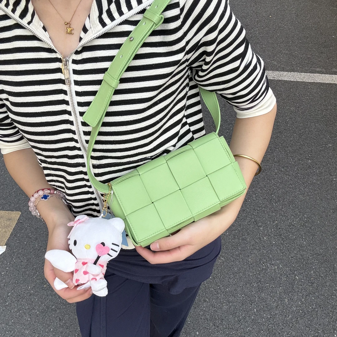 95新 BOTTEGA VENETA/葆蝶家 奶绿色小号八格单肩包
