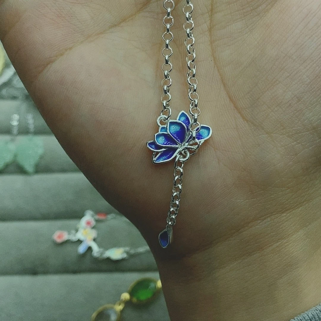 【闪购商品】银S925镶嵌耳饰托帕石W****e