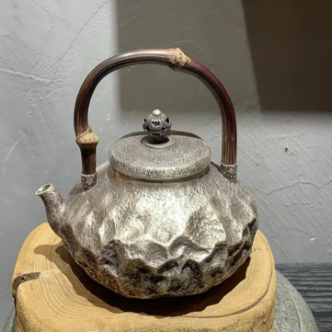 一张打煮水壶手工锻打