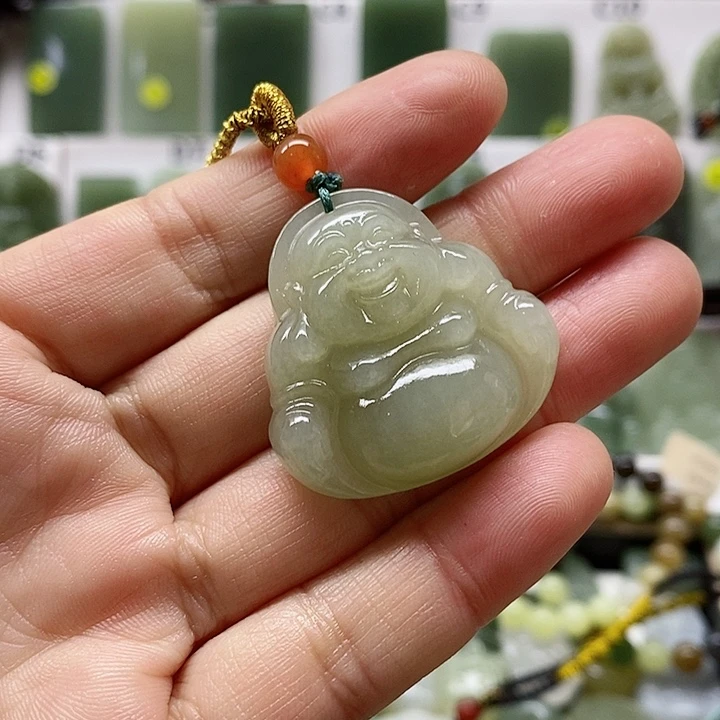 和田玉颈饰未镶嵌淡**笑