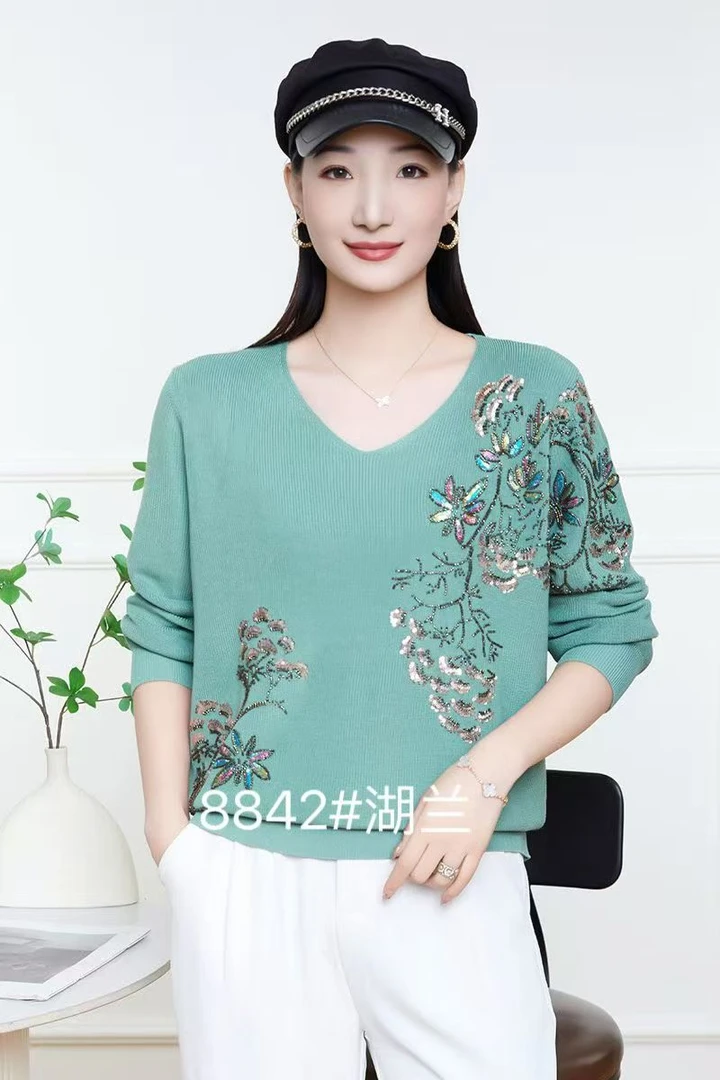 8842刺绣宽松型厚款V领中老年女装宽松百搭时尚大码印花