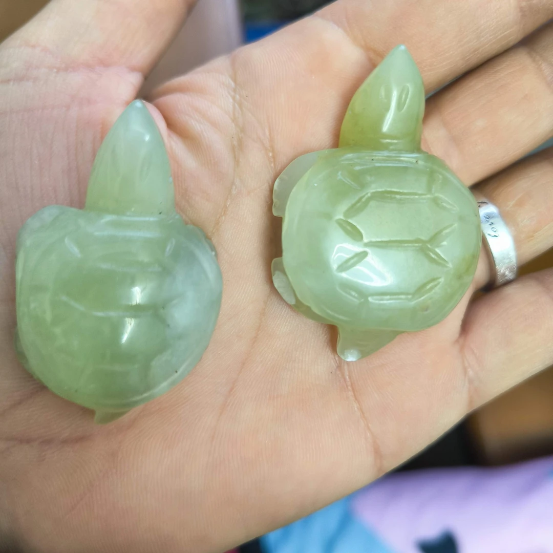 天然岫玉雕刻小乌龟