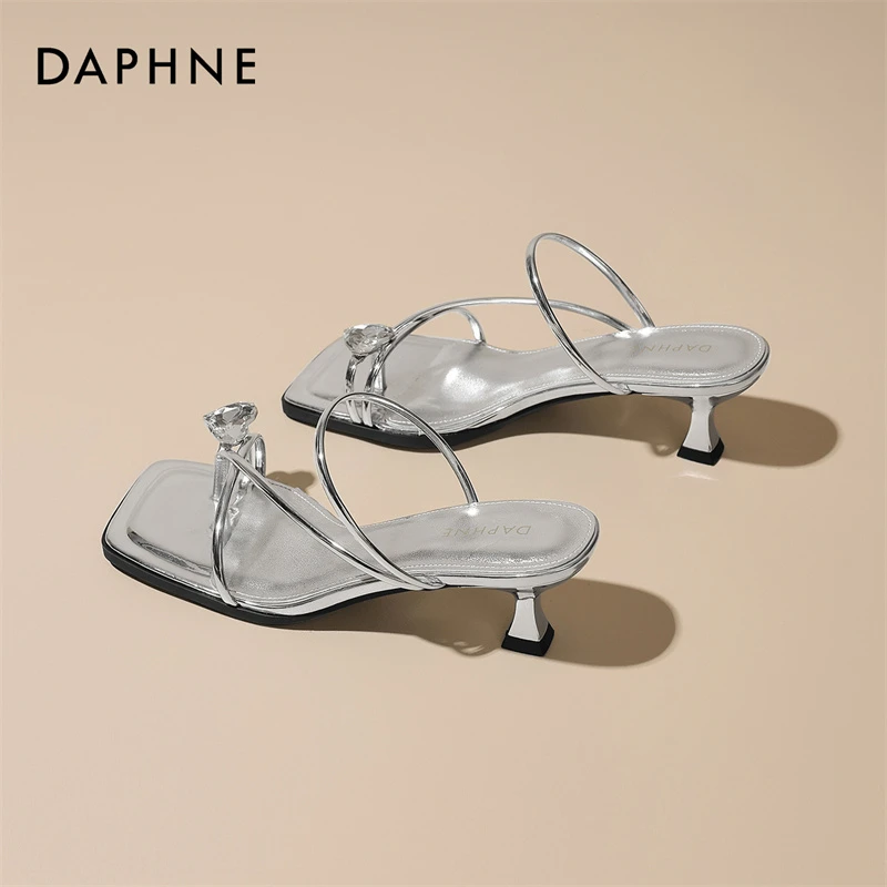 达芙妮新款法式气质一字拖鞋女款2025夏季银色水钻细跟百搭高跟鞋