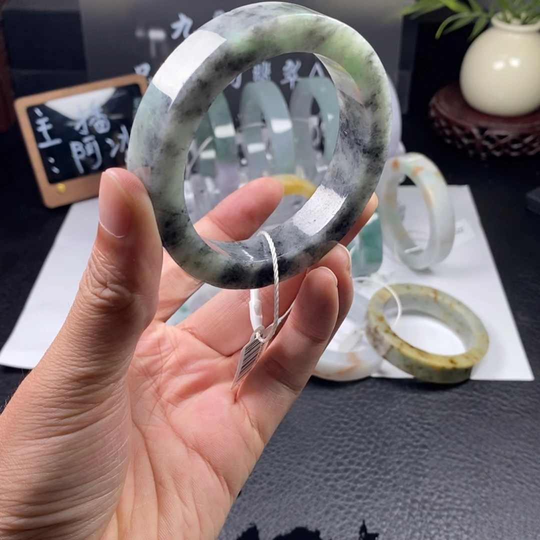 未镶嵌手镯定制翡翠