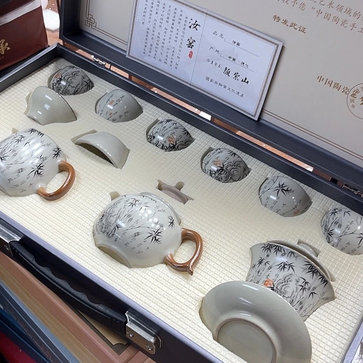 孤品茶具套装等。