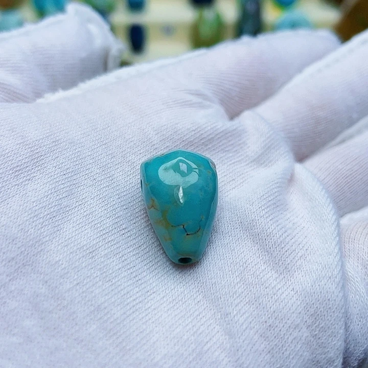 绿松石未镶嵌颈饰