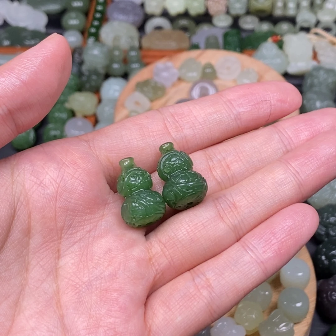 陈***德颈饰未镶嵌和田玉