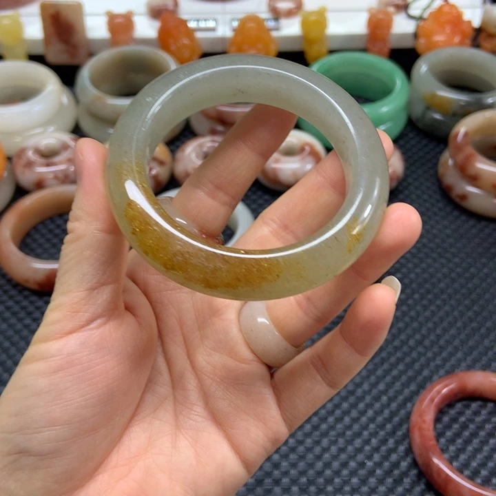 石英质玉未镶嵌手镯