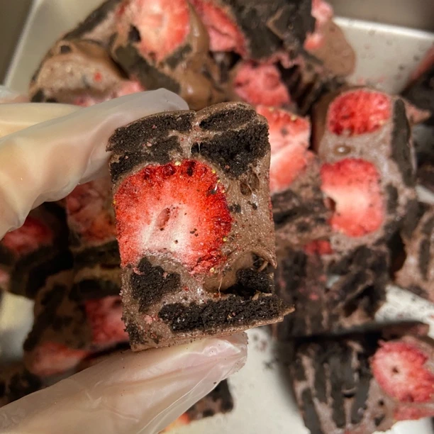 法芙娜可可粉草莓奥利奥雪花酥甜品零食