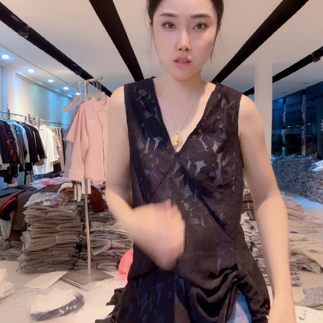 125斤蕾丝黑色上衣