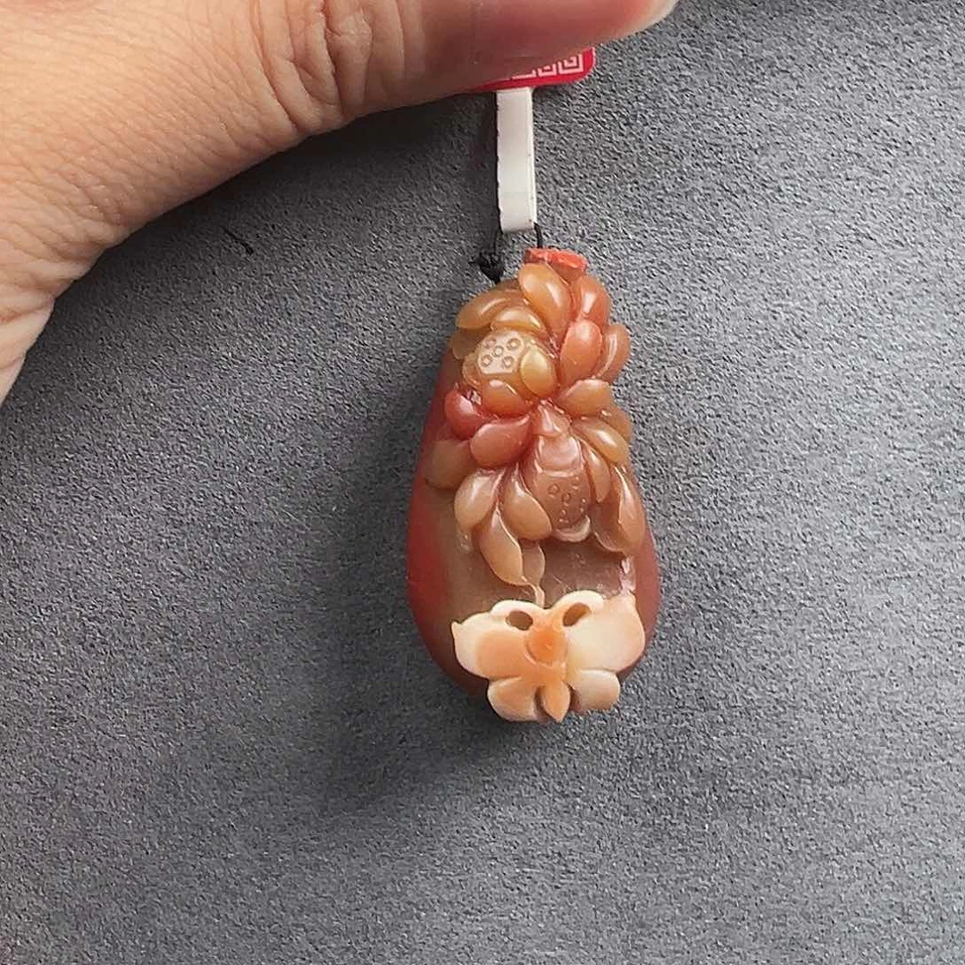 南红玛瑙吊坠未镶嵌