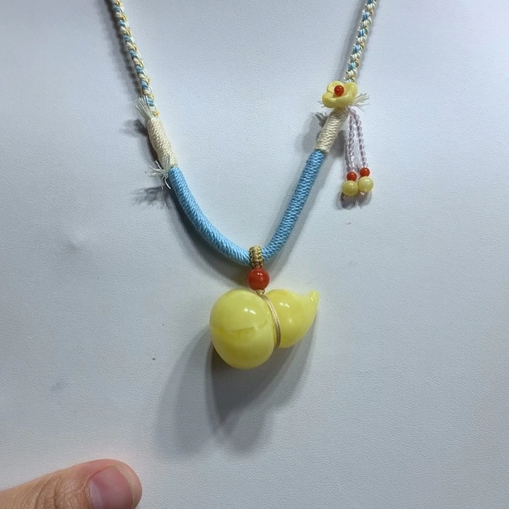 蜜蜡未镶嵌颈饰葫芦