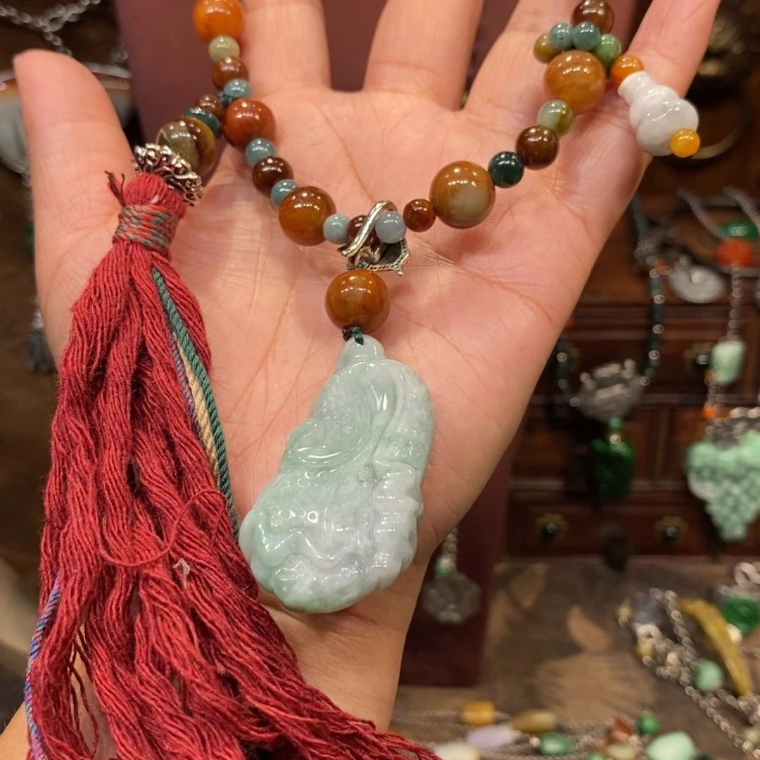 翡翠吊坠(赠链)未镶嵌