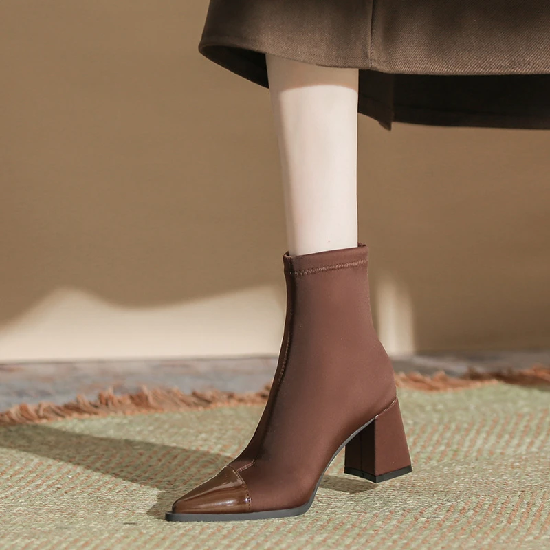 复古网红秋冬款时装靴尖粗跟中筒短靴拼色时尚轻奢短靴女高跟鞋女