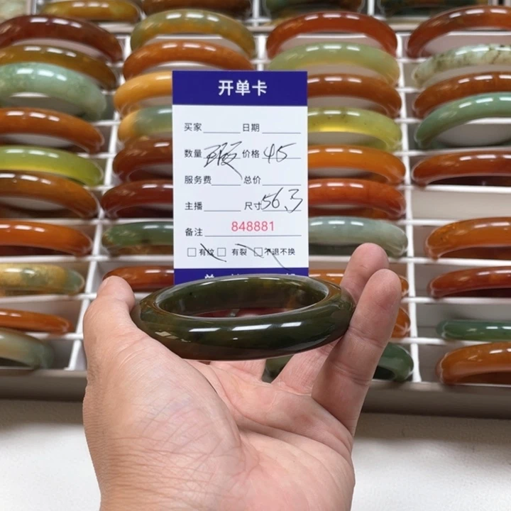 蛇纹石玉手镯未镶嵌顾*啊