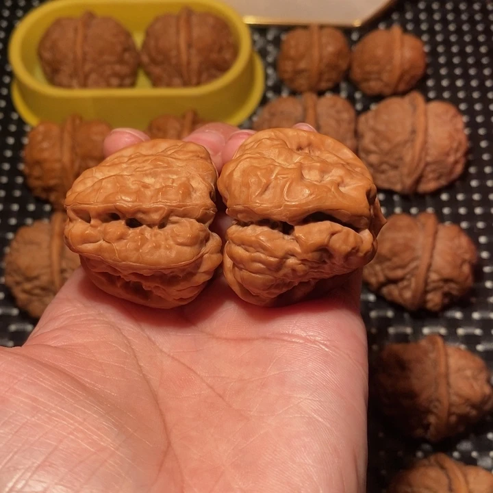 苏***福文玩核桃把件四深开八腿蛙王